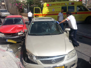  بالصور: إصابة شخصين بحادث طرق بين مركبتين في شارع كيدم بمدينة يافا 